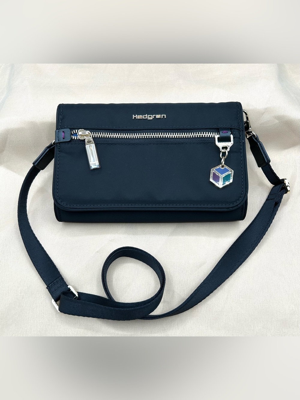 HEDGREN Charm Fascination crossbody Bag - Black color.
